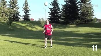 最全颠球的练习方法,实用的颠球技巧