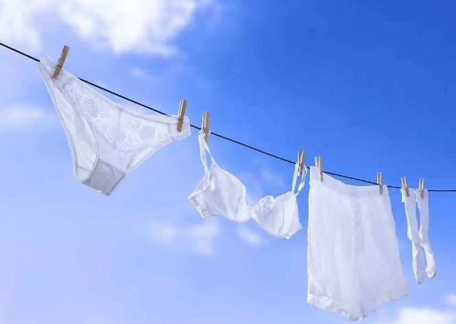 裤带处皮肤发黑是什么原因,裤上黄黄的还有异味是怎么回事