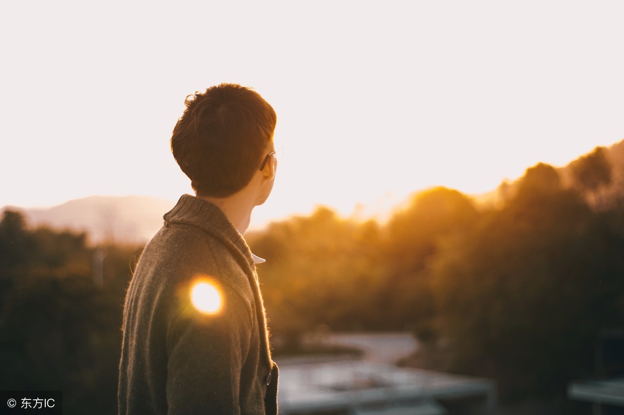 努力：Lifewillnevermaltreateverypersonwhoworkshard.