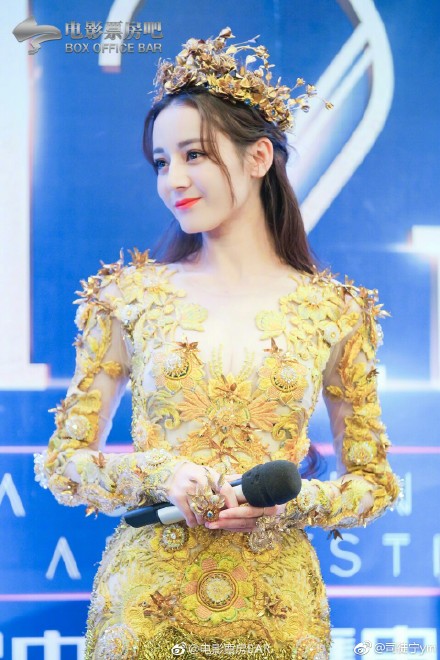 迪丽热巴当选第12届金鹰女神,迪丽热巴第13届金鹰晚会礼服造型
