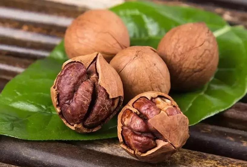 手剥山核桃制作过程,自制山核桃步骤