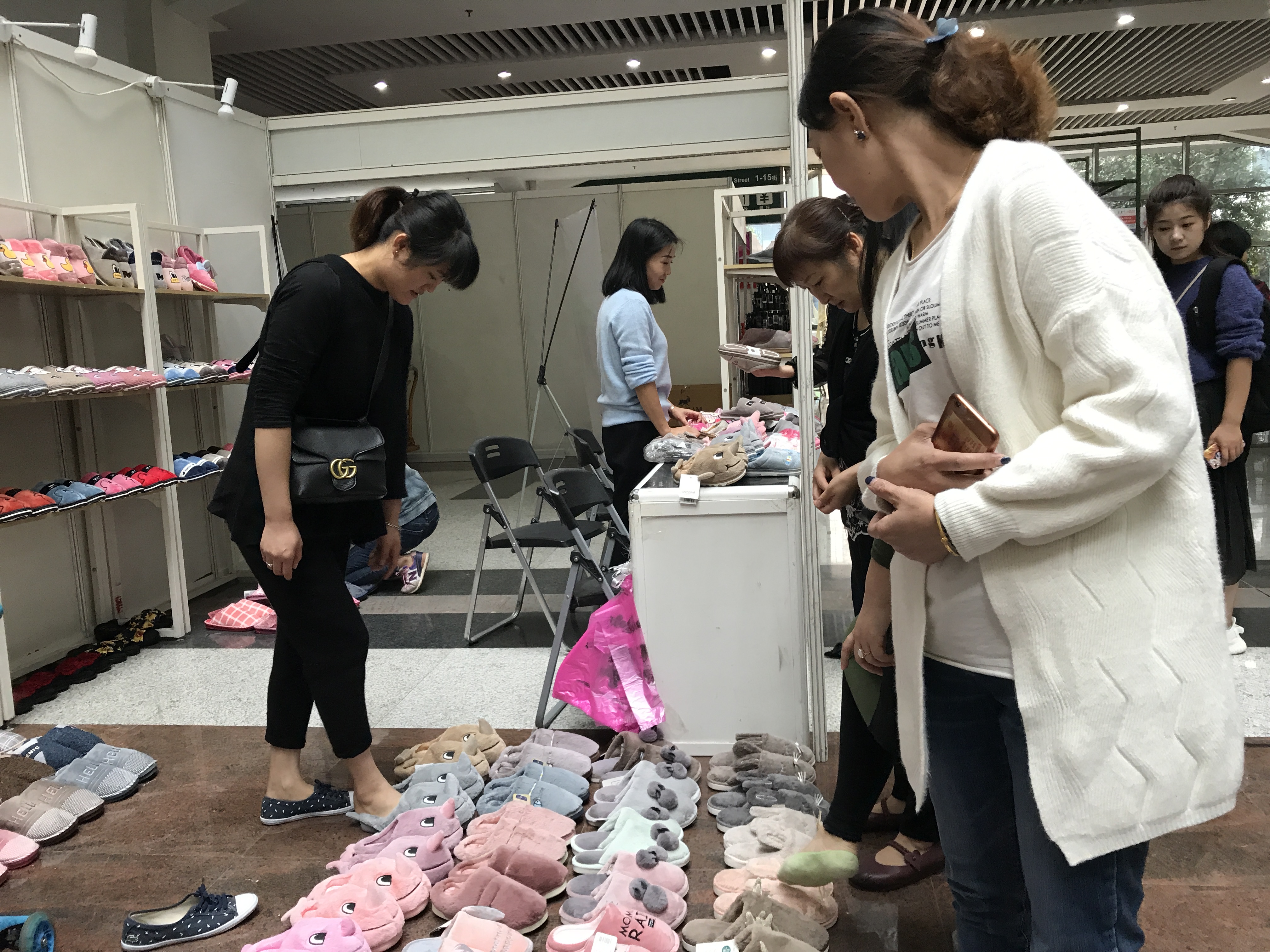 商城集团“试水”垂直展四区鞋类行业成“先发军”