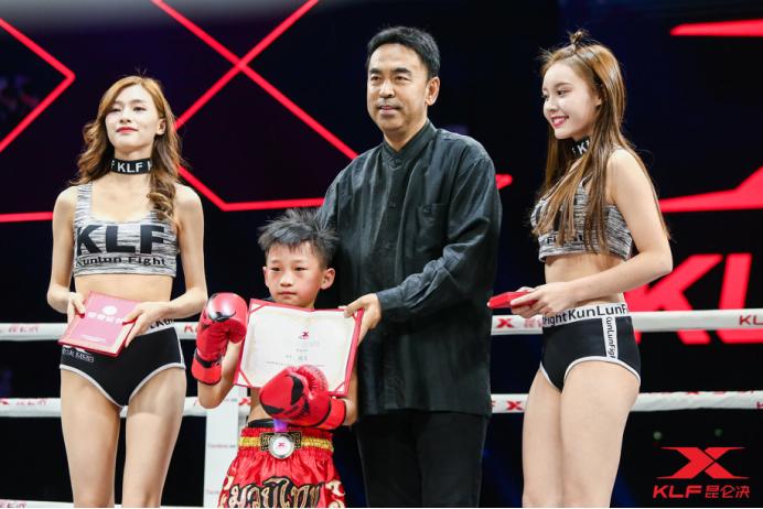 昆仑决77落幕，冯兴礼爆冷胜乔奈，中国力量杀入诸神总决赛