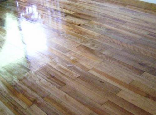 如何给地板打蜡地板不发黄,地板深度清洁打蜡