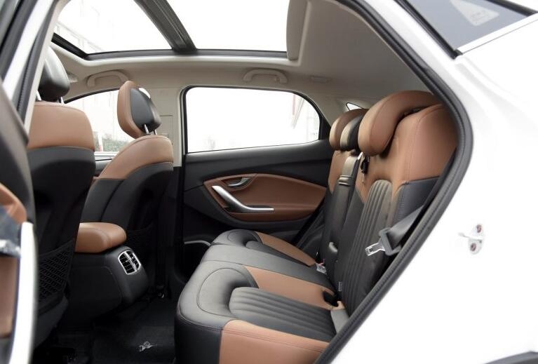 16年3万公里的东南DX7和11年8万公里的现代IX35,7万多适合哪款车