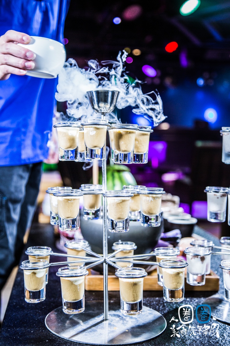 成都凌晨2点还在排队的贰麻酒馆，终于带着大熊猫来南昌了！