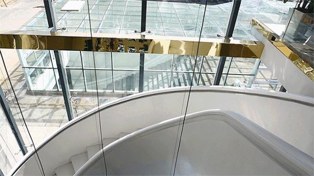 南阳shou家全透明撸猫咖啡馆！有手臂长的牛排！面包届的法拉利！