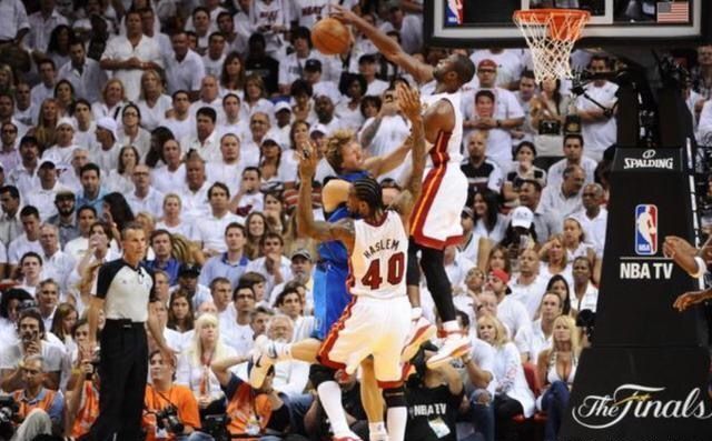 盖个帽头都能撞板？乔丹上演飞天追帽，Zion这身体难怪叫小詹姆斯