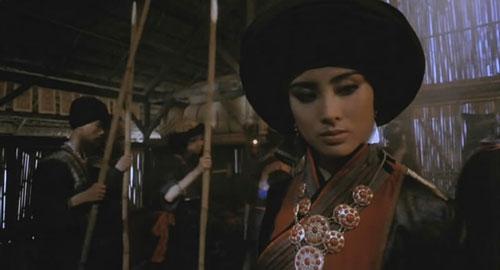 香港90年代她背景大到没人敢惹，遭赵薇横刀*爱夺**，今50岁被疑整容