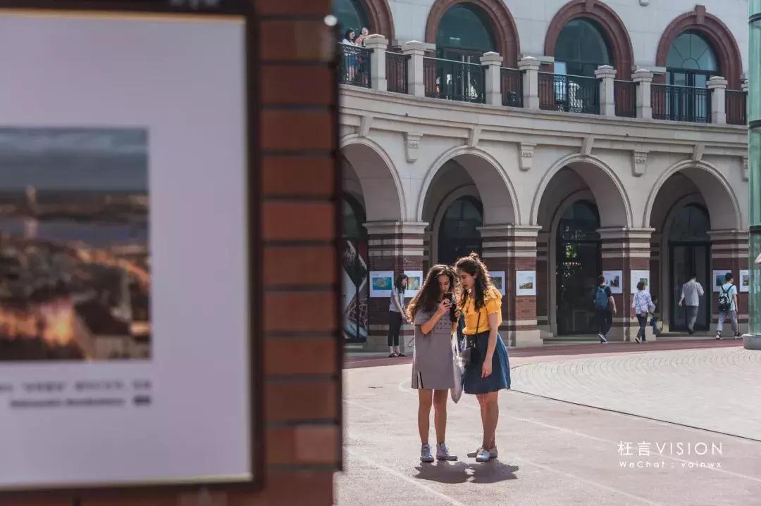 八十载体育圣地，新世纪民园广场