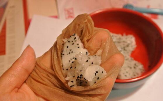 火龙果种子小盆栽怎么养护,火龙果种子放水里泡