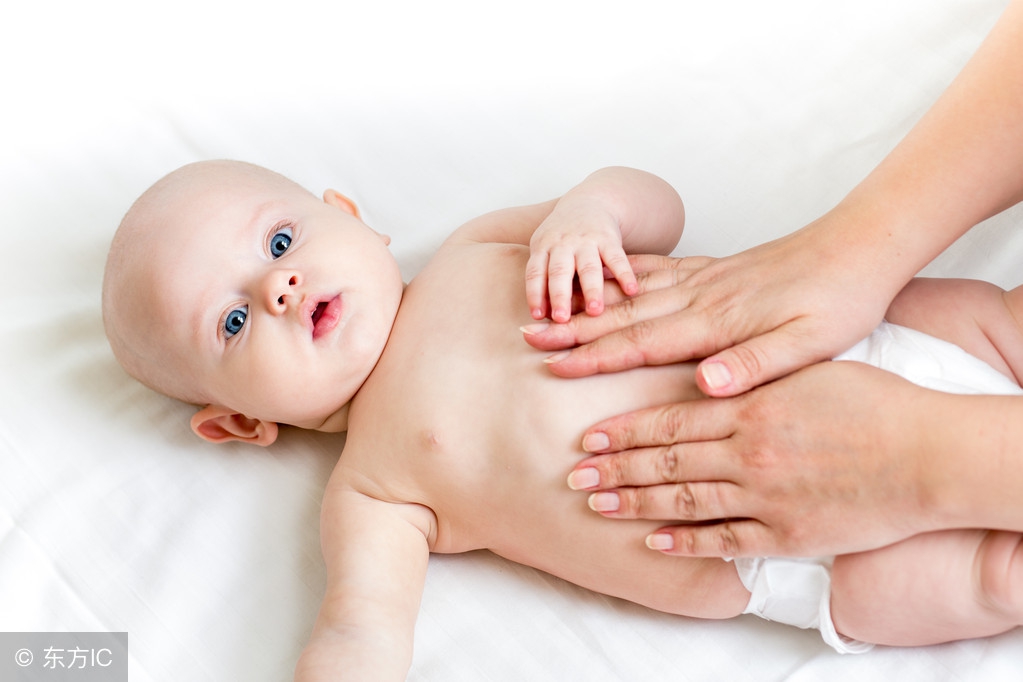 新生儿睡觉老是乱动是怎么回事,新生儿睡觉乱抻乱扭怎么回事