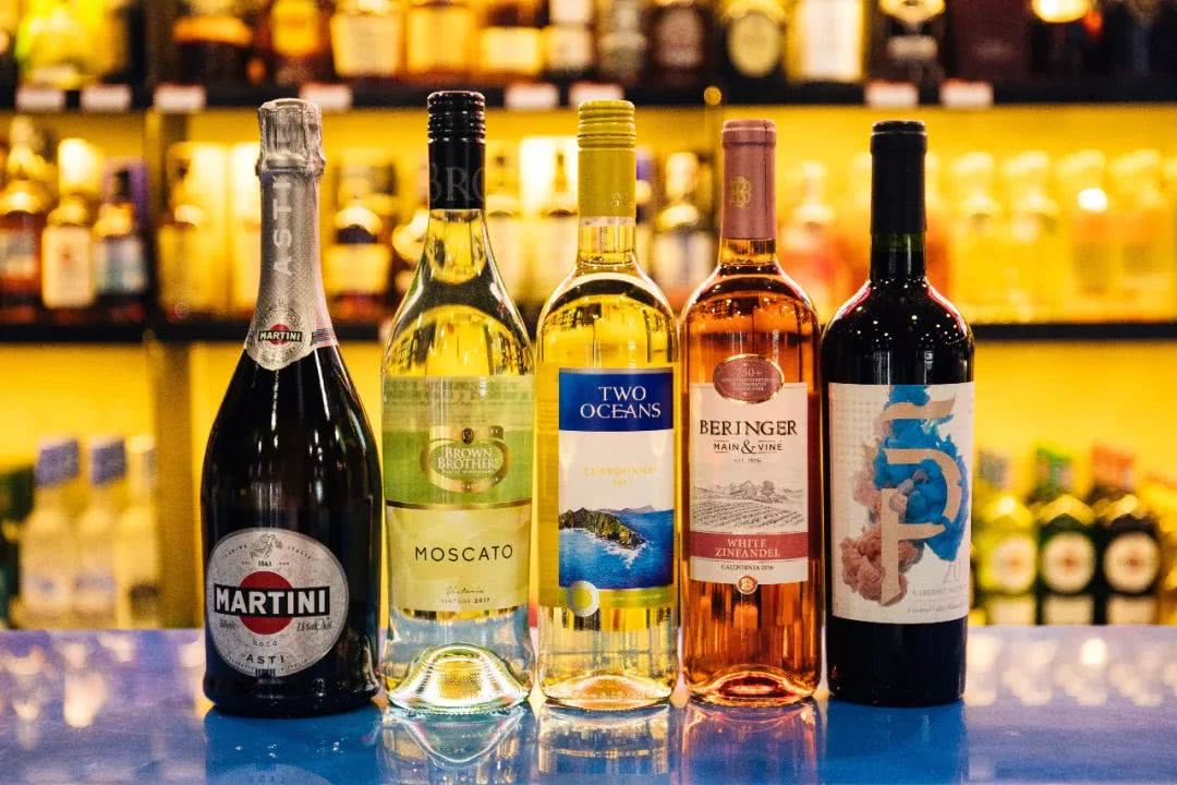 夜场界地震了！观音桥新开一家奇葩酒吧，整条街的风头都被它抢了