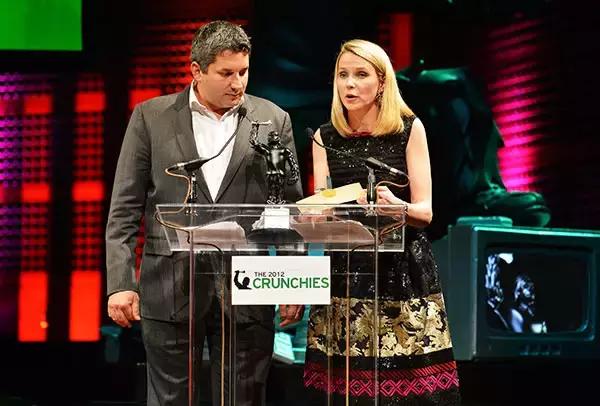 这样穿保准让你天天时髦不重样,女人30学会这么穿时髦感翻倍