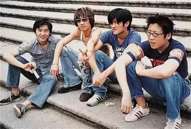 反黑四个山鸡打麻将粤语,香港影坛四大天王的几种版本