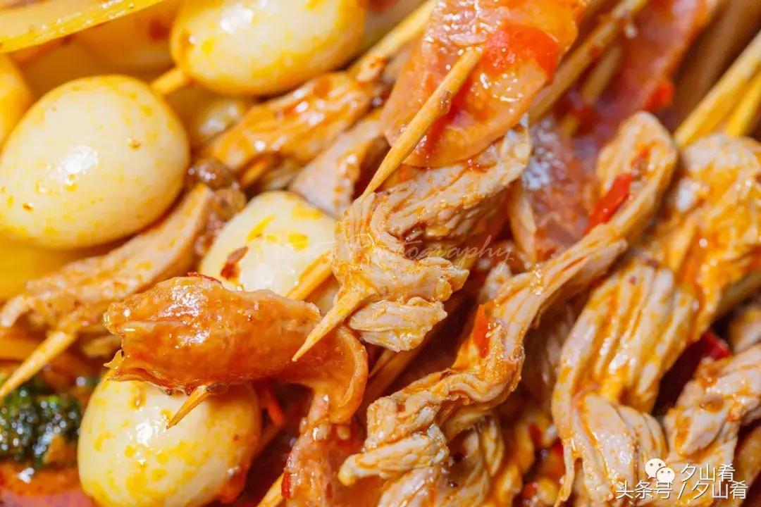 冷锅串串香不收锅底,热锅串串的做法