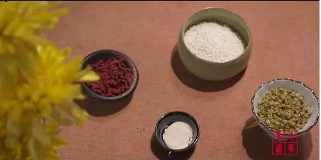 古有东篱把酒黄昏后，今有延年益寿赏菊酒