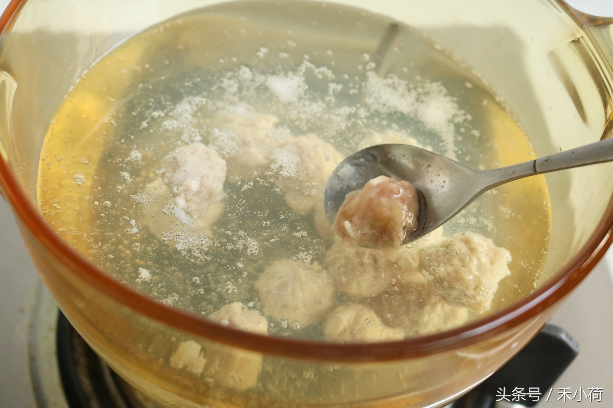 肉丸怎么做成q弹又好吃,肉丸如何才能做的q弹软糯