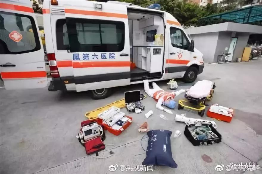 跌倒炫富,土豪上台摔倒