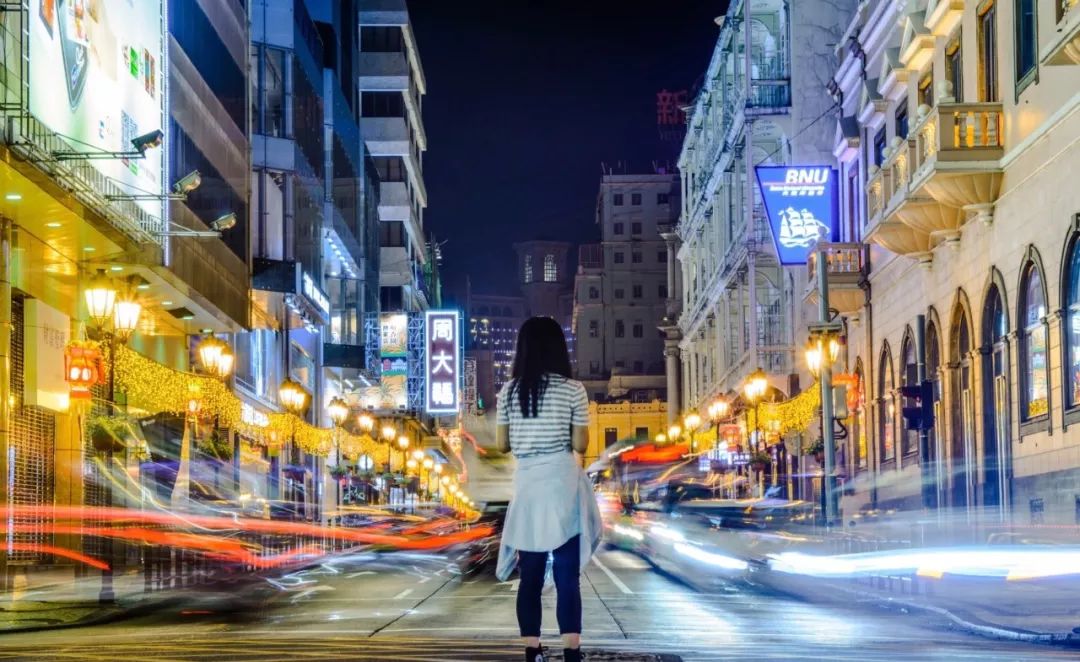 在香港游玩用什么app买票,去香港旅游坐飞机到哪省钱