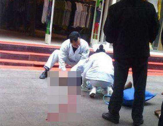 新生婴儿患癣病，合肥一年轻妈妈狠心将其从五楼抛下！