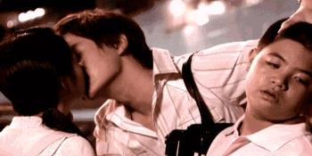 “从小就耍流氓？”小男孩在幼儿园亲小女孩，双方妈妈吵翻了！