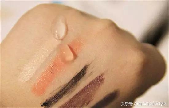 换季肌肤敏感起痘怎么办,秋冬换季干燥长痘怎么解决