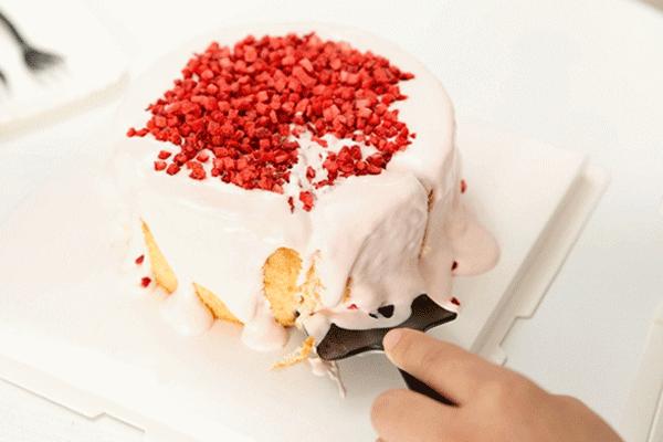 等了三个小时的爆浆奶盖蛋糕,草莓奶盖爆浆蛋糕哪家好吃