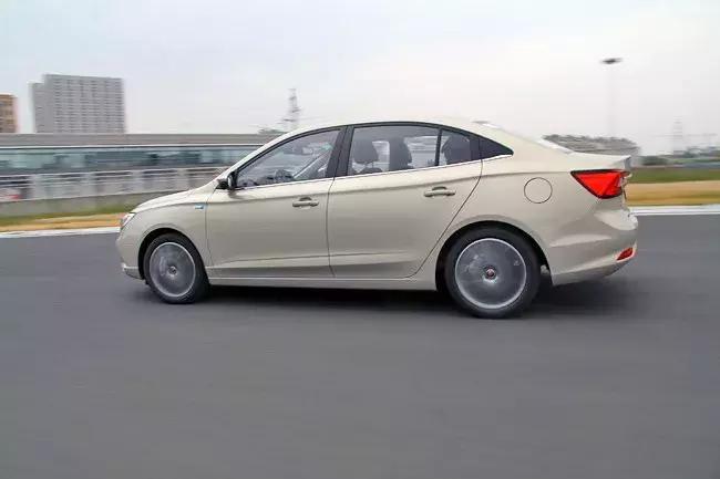 荣威全新i5驾驶体验,荣威i5旅行版ev试驾视频