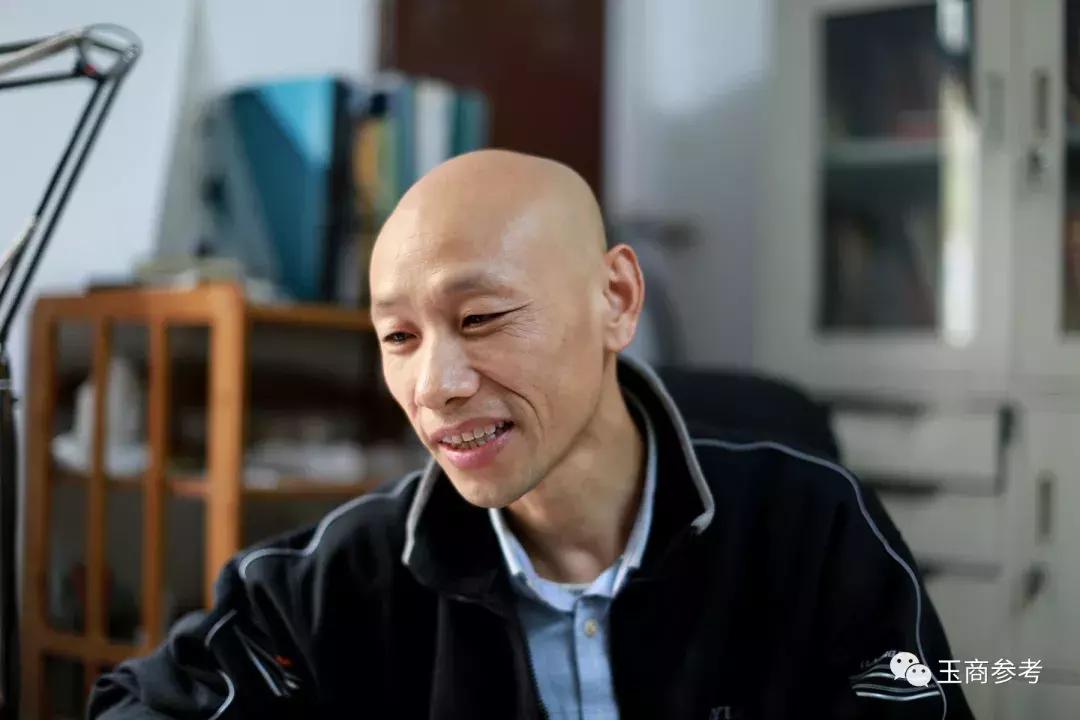 玉商参考：潜心守艺30年，看镇平一懵懂少年，如何蜕变为玉雕大师