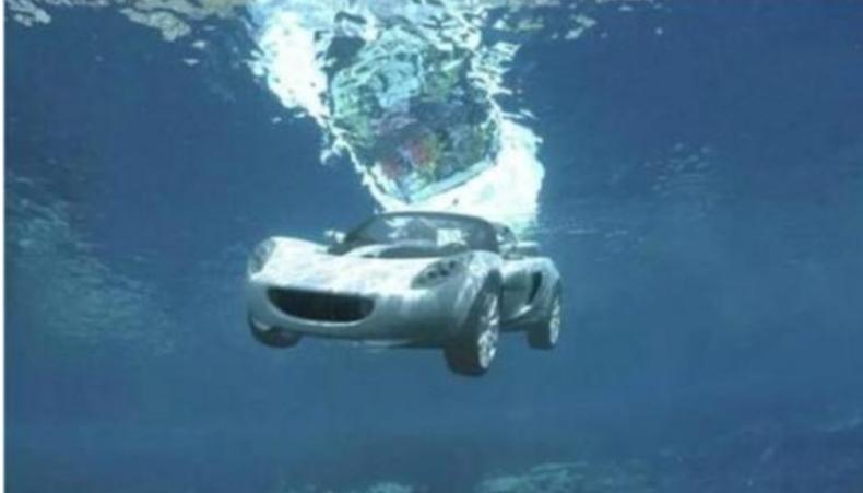 汽车落水自救技巧视频教程卡通,汽车落水如何自救逃生