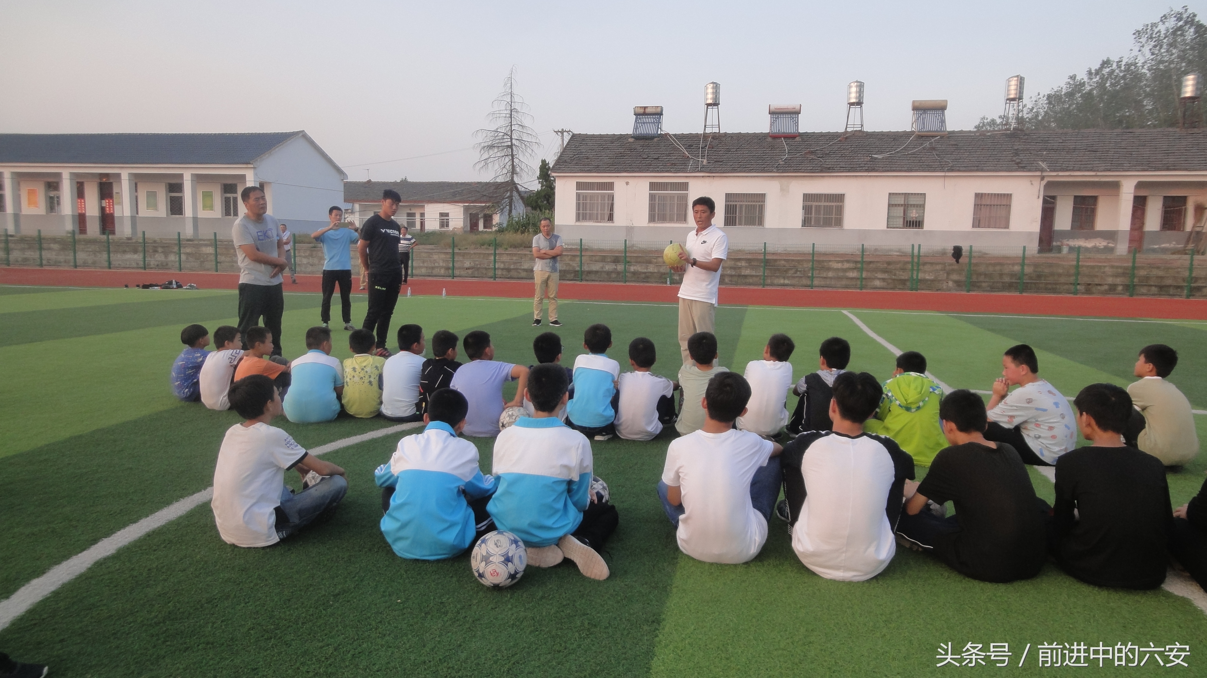 东桥镇中心学校老师,东桥中心小学足球队