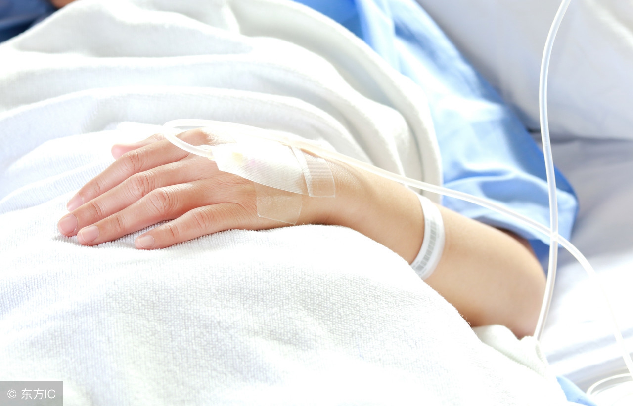 73岁老人肺上长3个结节有事吗,70多岁老人肺部有个拳头大的肿块