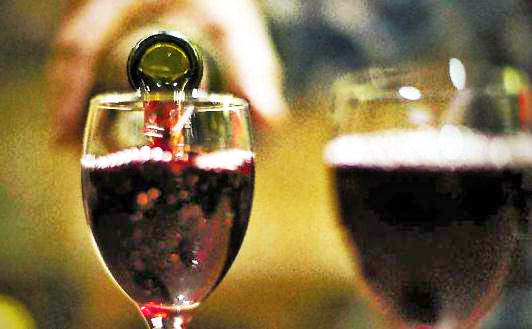 酒精过敏的人喝酒没事是怎么回事,酒精过敏过了一天还像喝酒似的