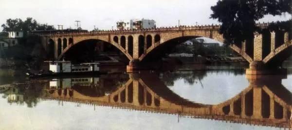 坐咩给“五华阿哥五华阿哥硬打硬”?