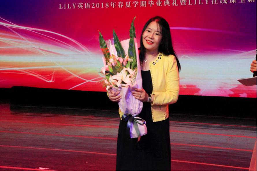 lily鑻辫姣曚笟鍚庡暐姘村钩,lily鑻辫閫嗚