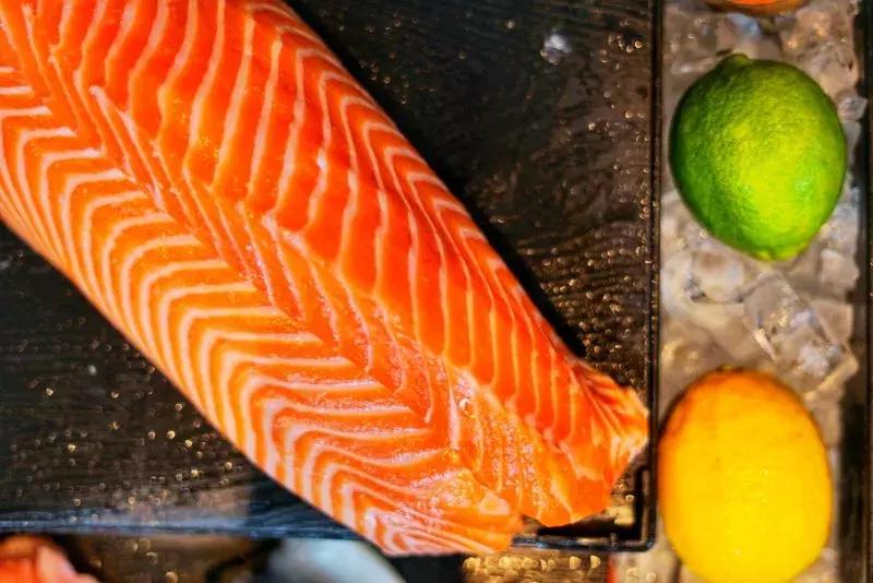 周末畅刷法国生蚝！招牌西班牙海鲜饭、珍稀火腿天天有！