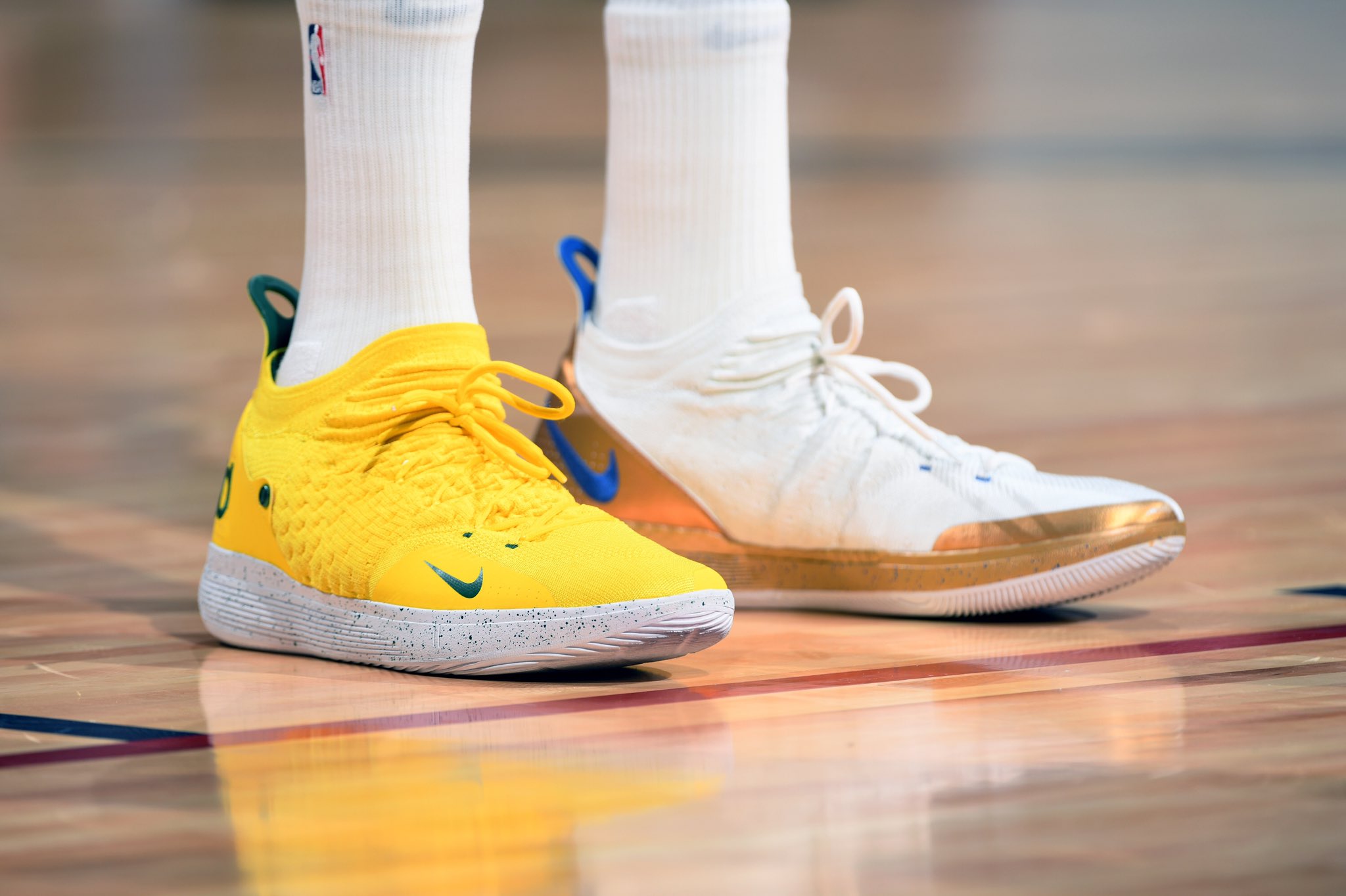 NBA赛场篮球鞋今日集锦，杜兰特脚上的球鞋比他的表现更耀眼