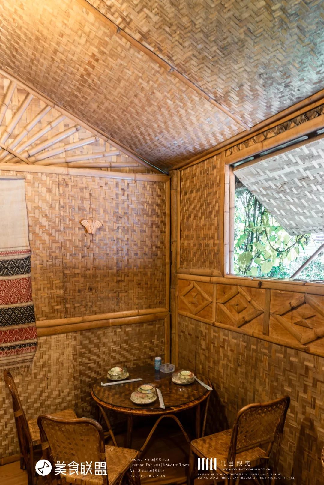 昆明闹市这家12年老店，独创傣式火锅一年只卖89天，大闸蟹涮着吃