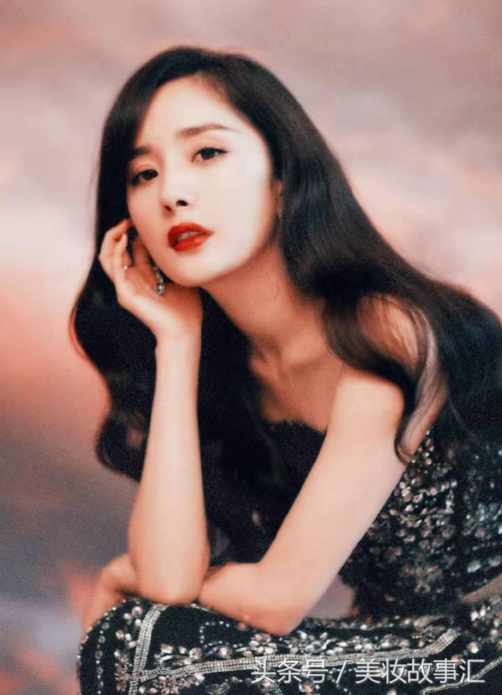 烈焰红唇娇艳欲滴,烈焰般的红色唇