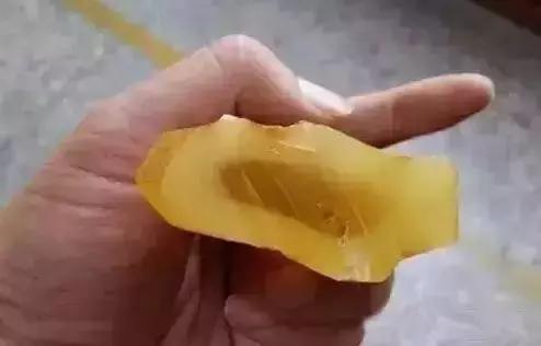 蜜蜡造假工厂：中国订单太多，锅炉都爆炸了！