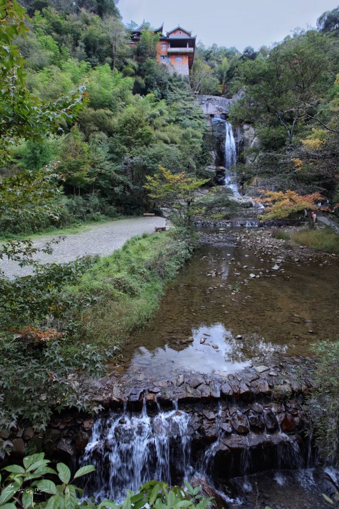 没有人来人往的城市,没有人山人海的地方