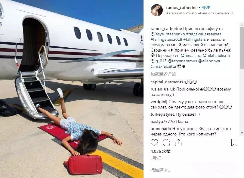 富婆炫耀自己的名牌包包,富婆炫富包包