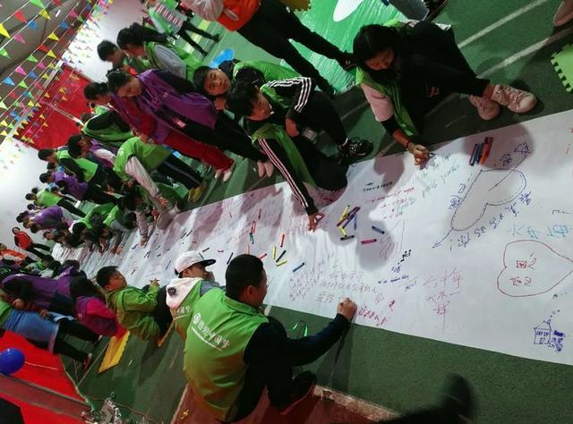 武汉钢城六中携手正源学堂第七班共同举办圆爱中国梦大型公益活动