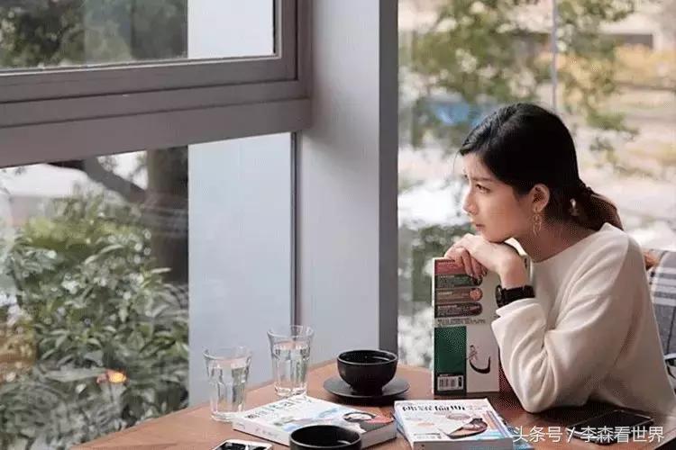 17岁女大学生为买包包裸贷10万：强行精致女人背后都活得狼狈不堪