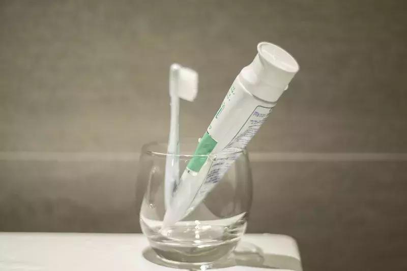 老人声音沙哑到医院检查喉癌,70岁老人突然声音沙哑