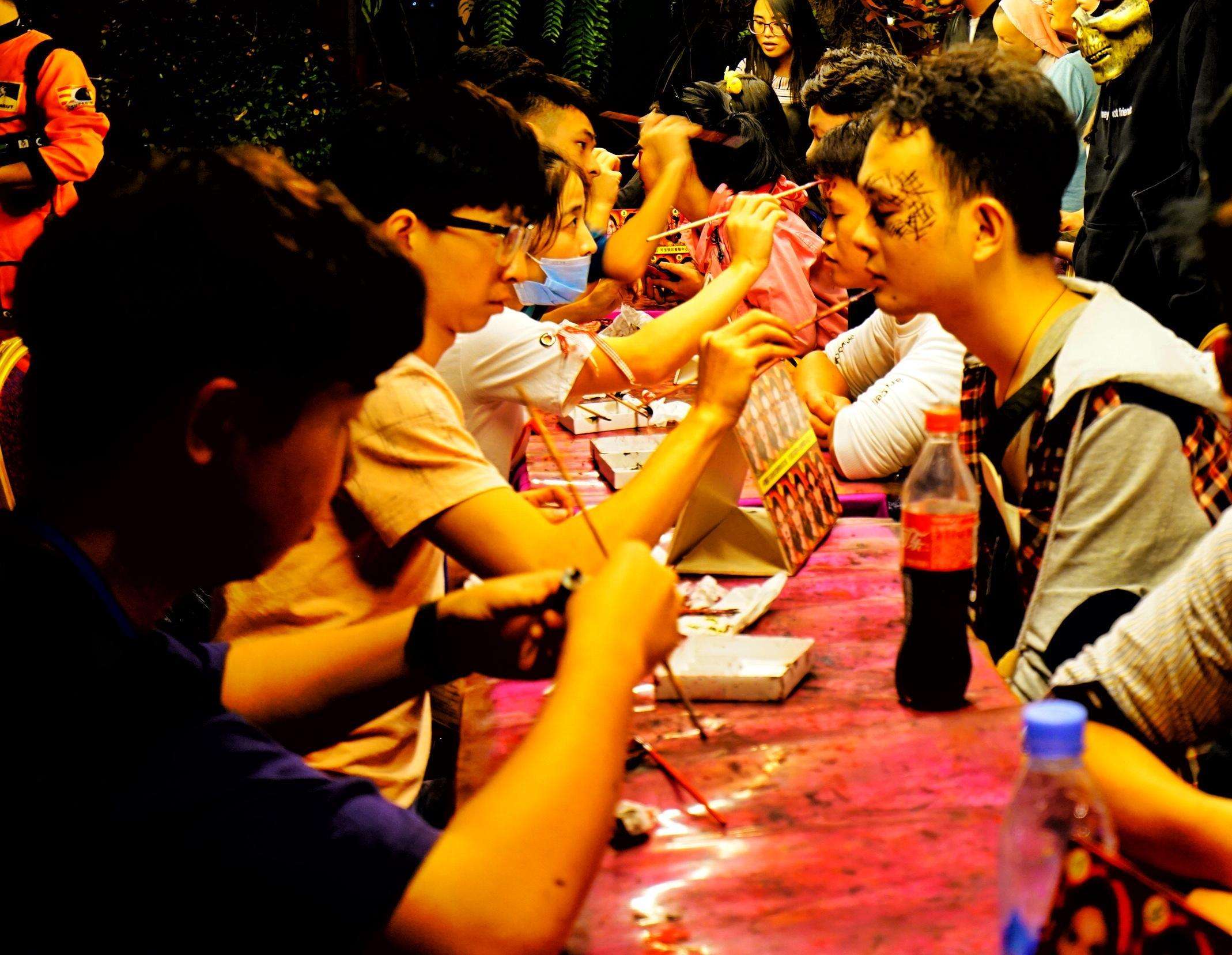 百鬼夜行欢乐谷万圣节,万圣节纽约百鬼夜行