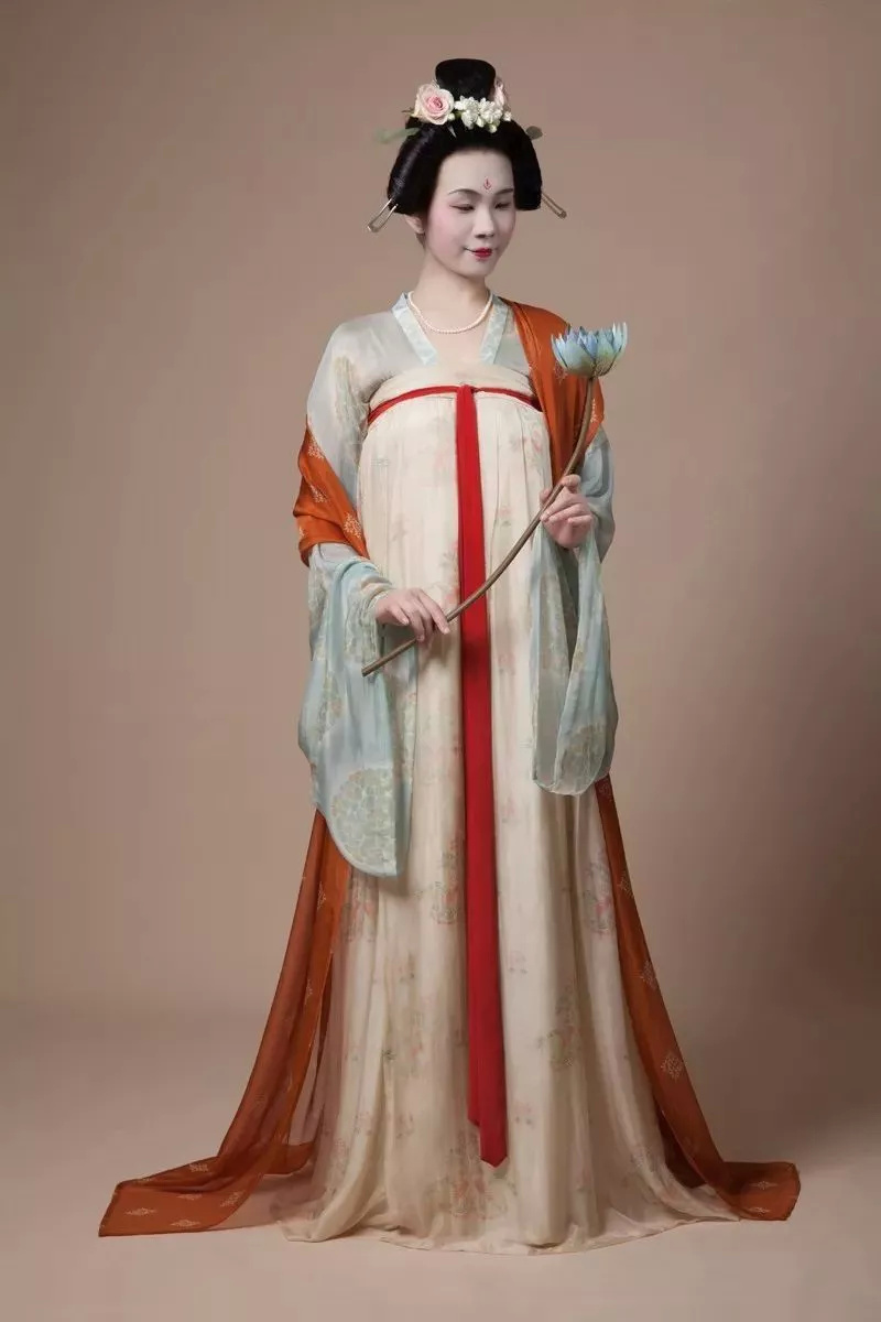 11年复原200套汉服,年轻人重新找回断代300年的汉服