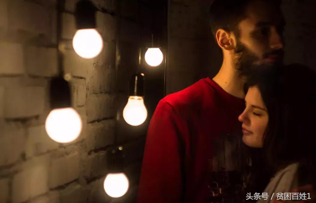 白天是夫妻晚上是邻居经典顺口溜,白天是夫妻晚上是邻居的原唱是谁