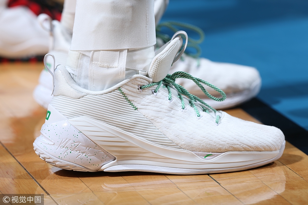 今日nba上脚球鞋欧文,今日nba球鞋上脚精选新浪看点
